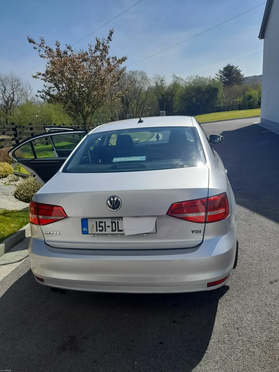 Volkswagen Jetta 2015 - Image 2