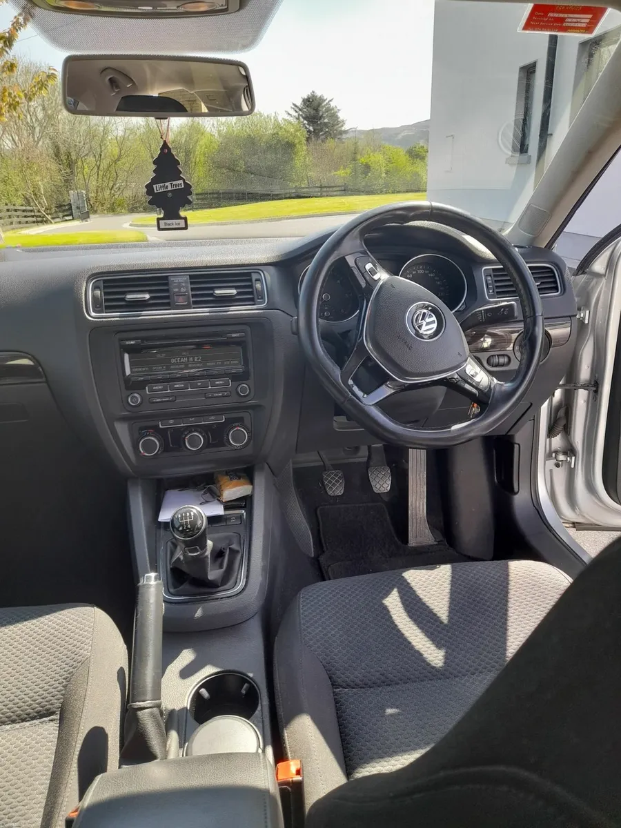 Volkswagen Jetta 2015 - Image 4