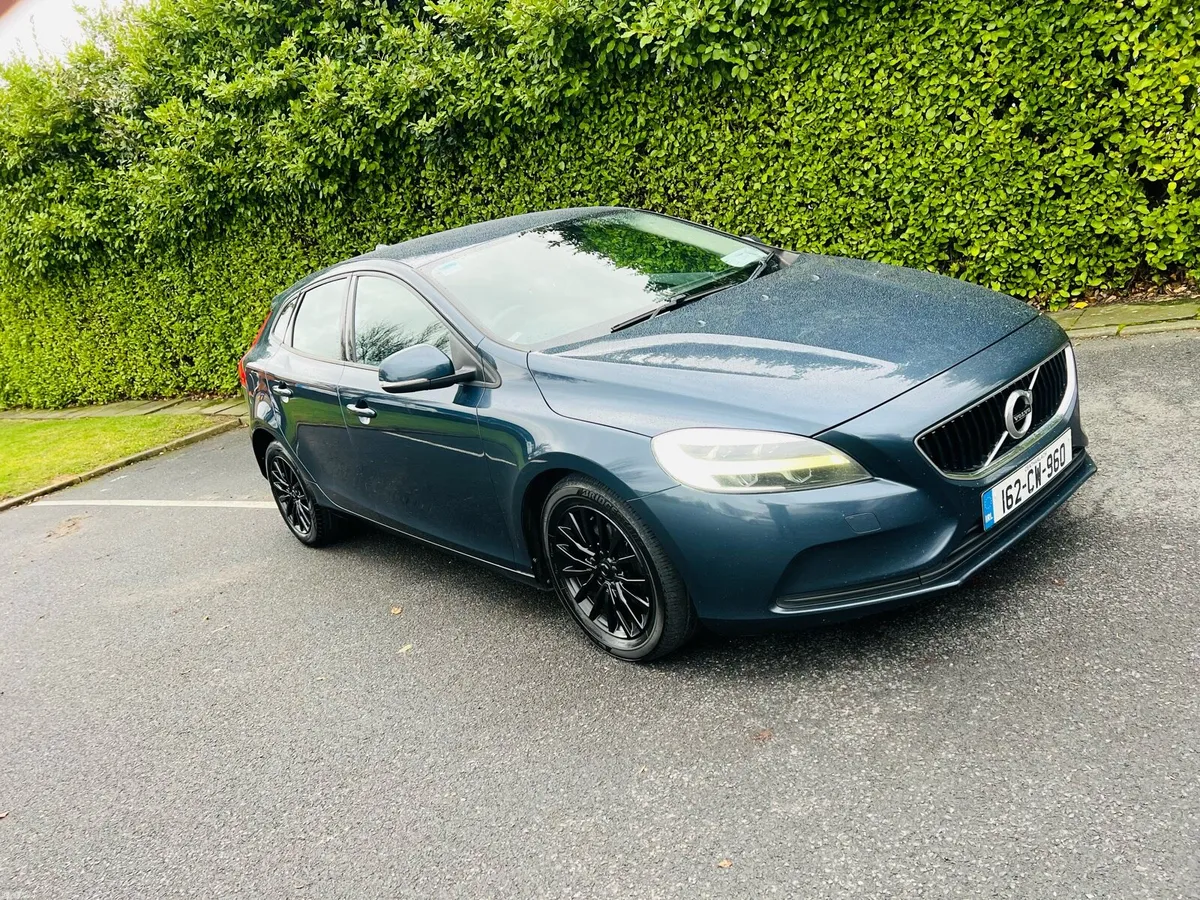 2016 Volvo V40 2.0 D2 Momentum - Image 1