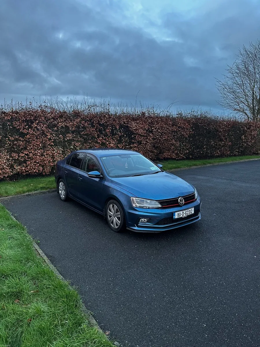 2016 Volkswagen Jetta - Image 2