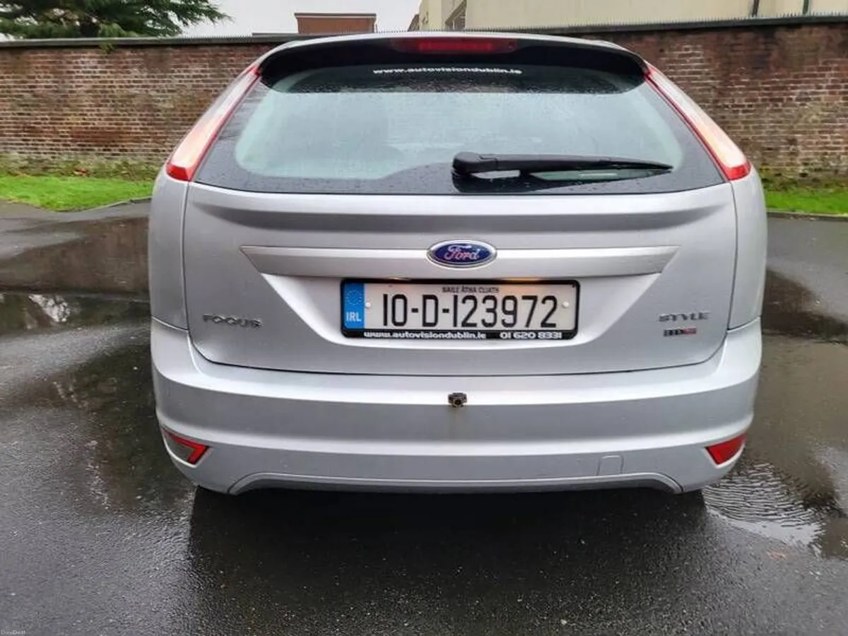 2010 Ford Focus - Image 3