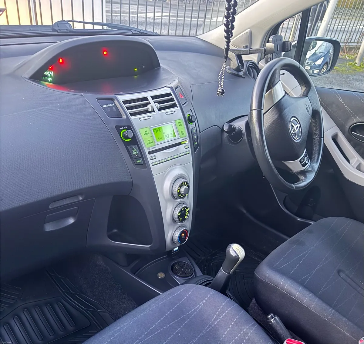 Toyota Yaris 2008 - Image 4