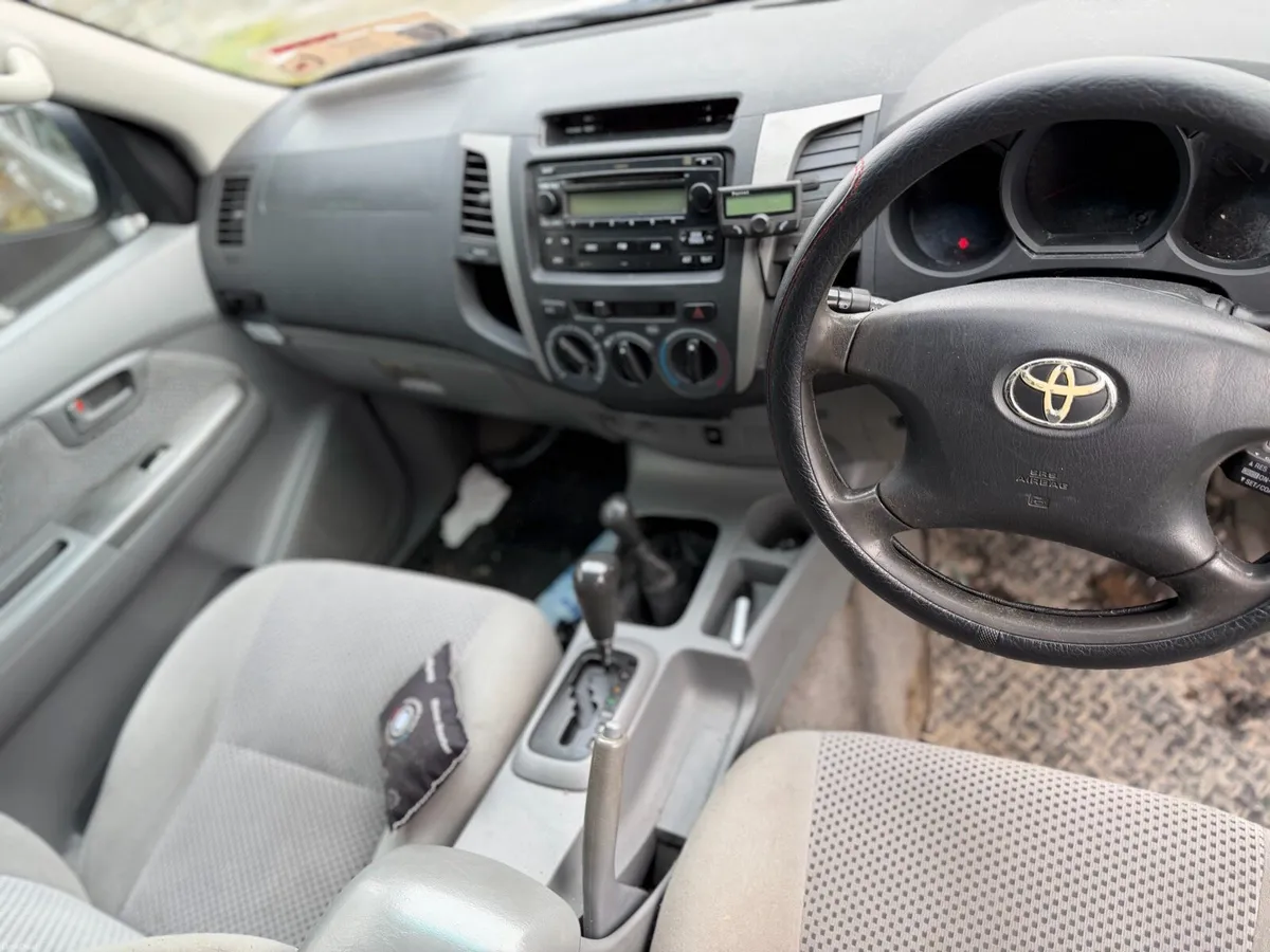 Toyota Hilux - Image 4
