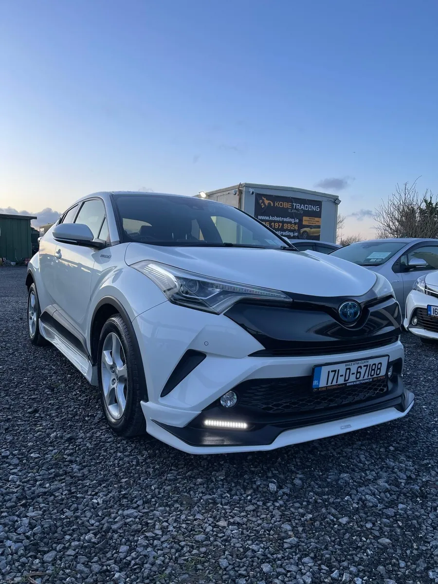 Toyota C-HR 2017🚗 Excellent condition - Image 1
