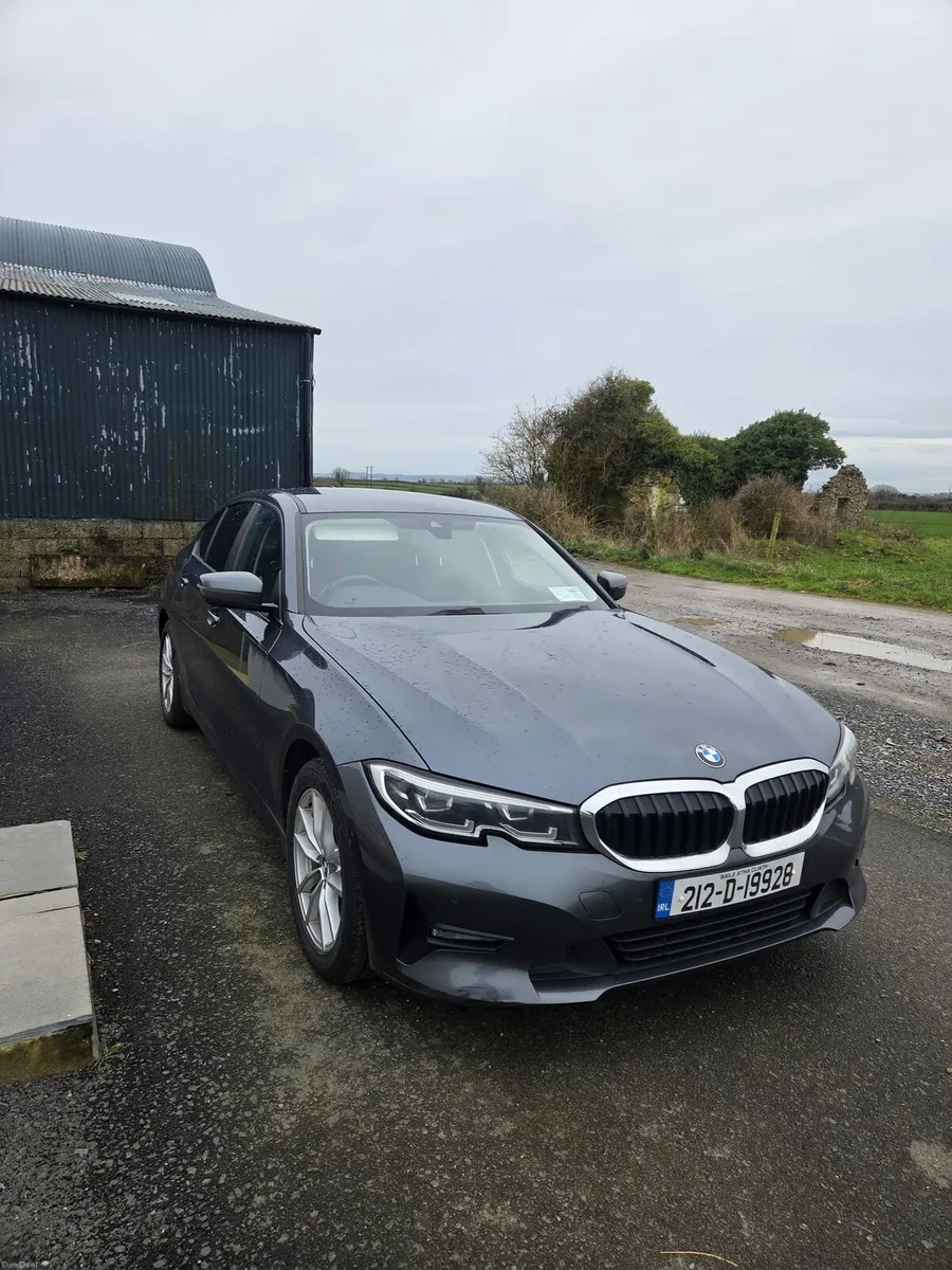 BMW 3 Series Saloon - Image 2