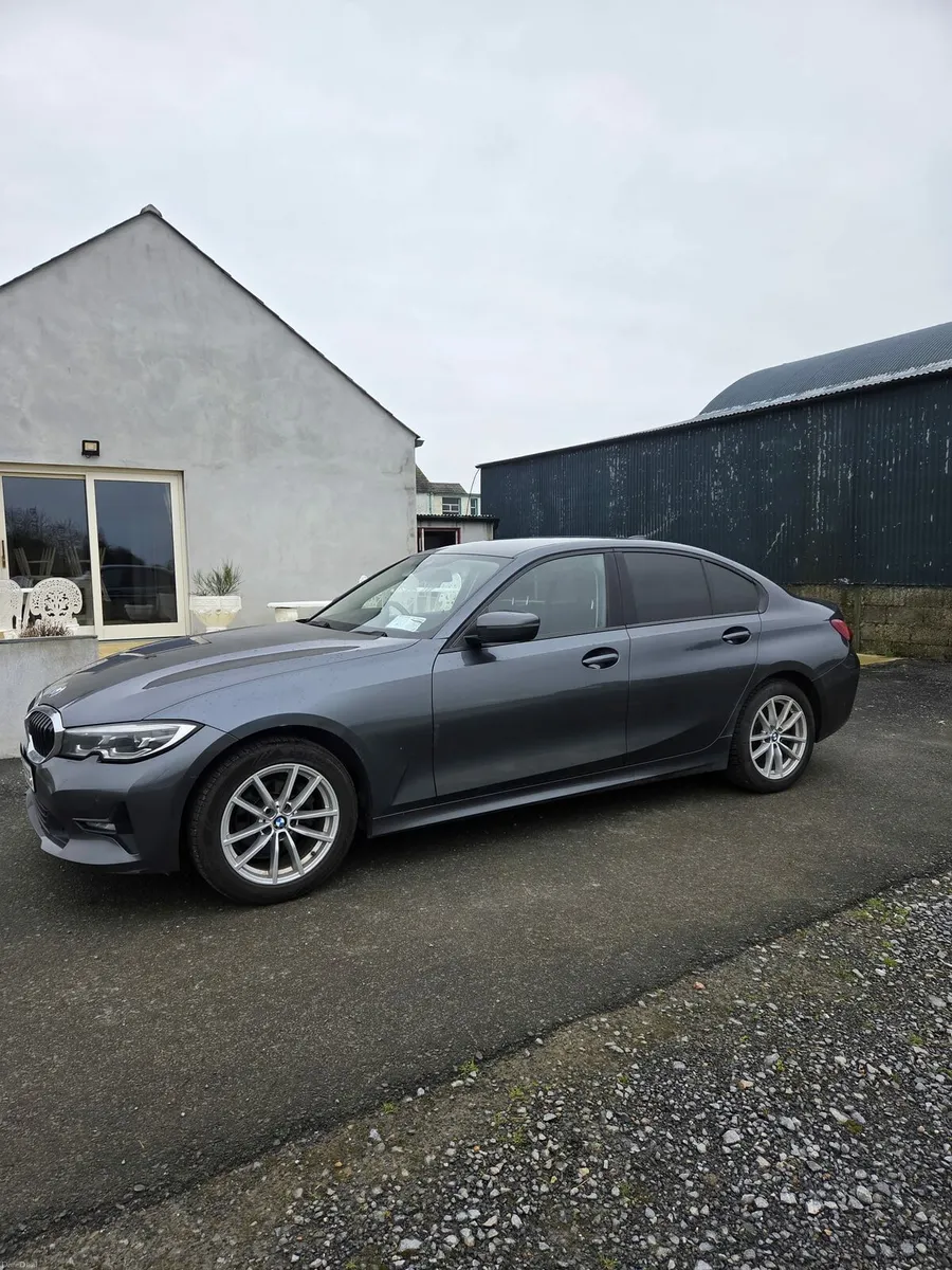 BMW 3 Series Saloon - Image 3