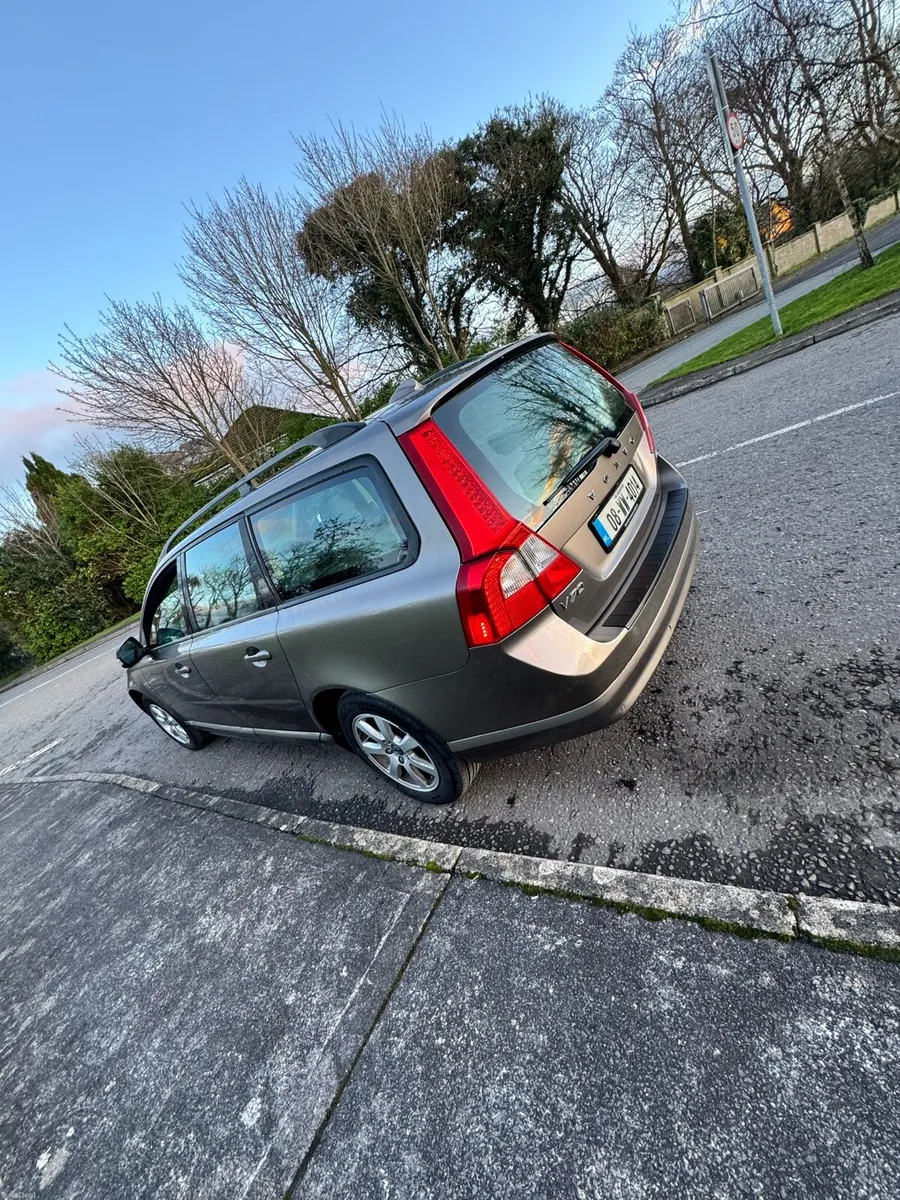 2008 Volvo V70 MASSIVE SPEC - Image 2