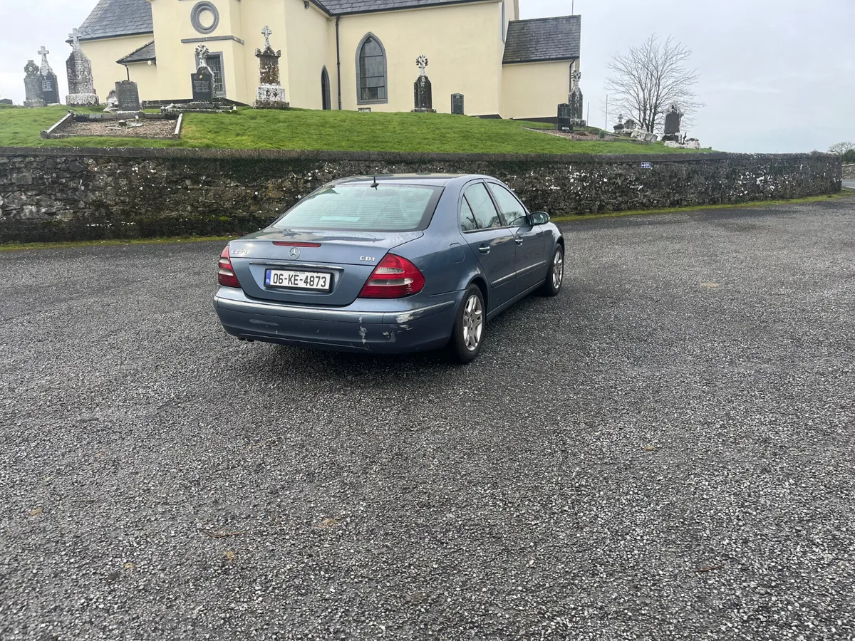 06 mercedes E220 cdi. AUTOMATIC - Image 2