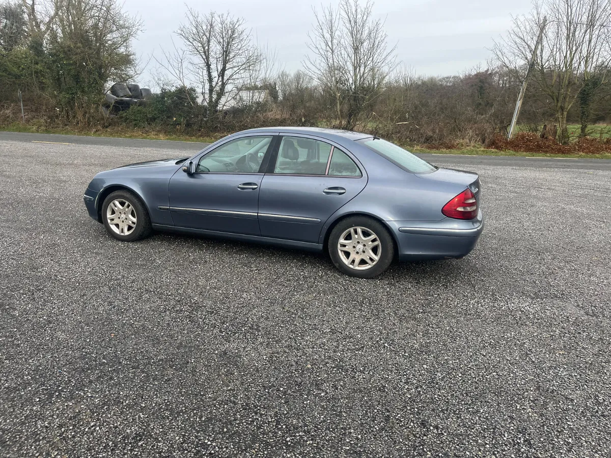06 mercedes E220 cdi. AUTOMATIC - Image 4