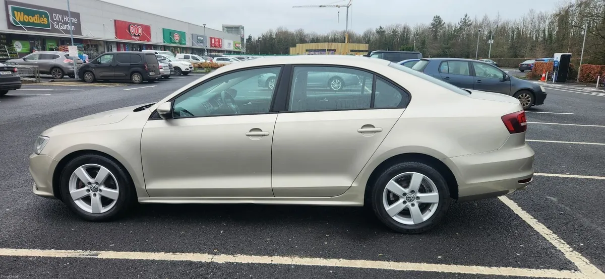 Volkswagen Jetta 2016 - Image 2