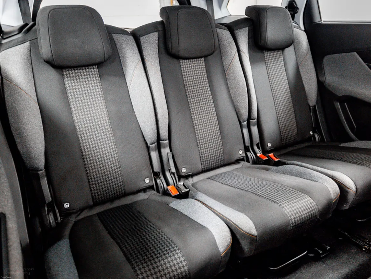 Peugeot 5008 Active 1.5 Diesel 130HP - Image 4