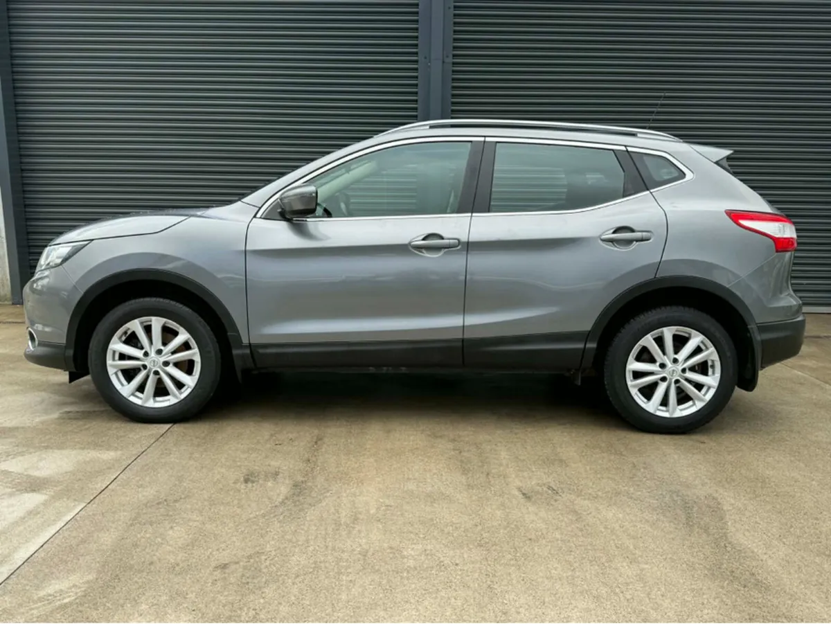 Nissan Qashqai 1.5 SV **LOW KM'S** - Image 4