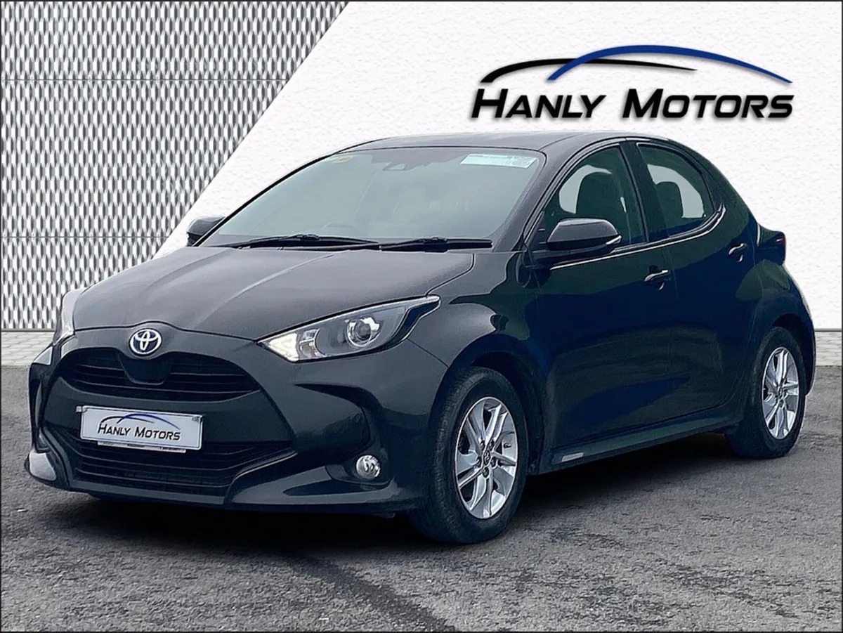 Toyota Yaris HYBRID LUNA AUTO 4DR - Image 3