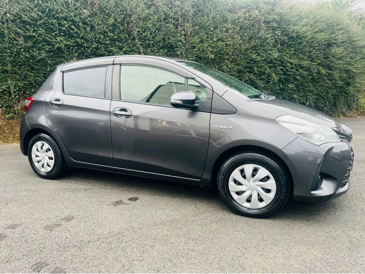 Toyota Yaris 1.5 HYBRID AUTOMATIC - Image 3