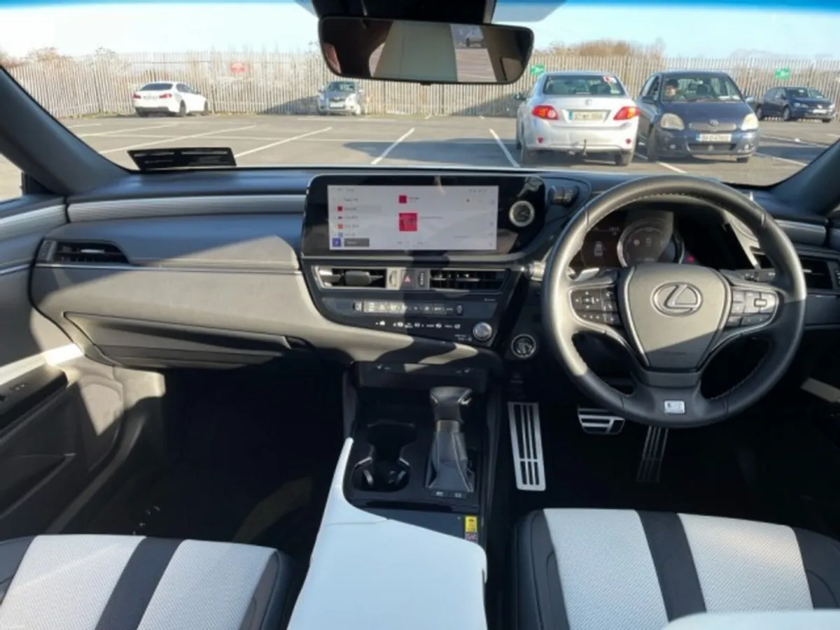 Lexus ES F SPORT (Cloud Navi & Carplay) // Remote - Image 6