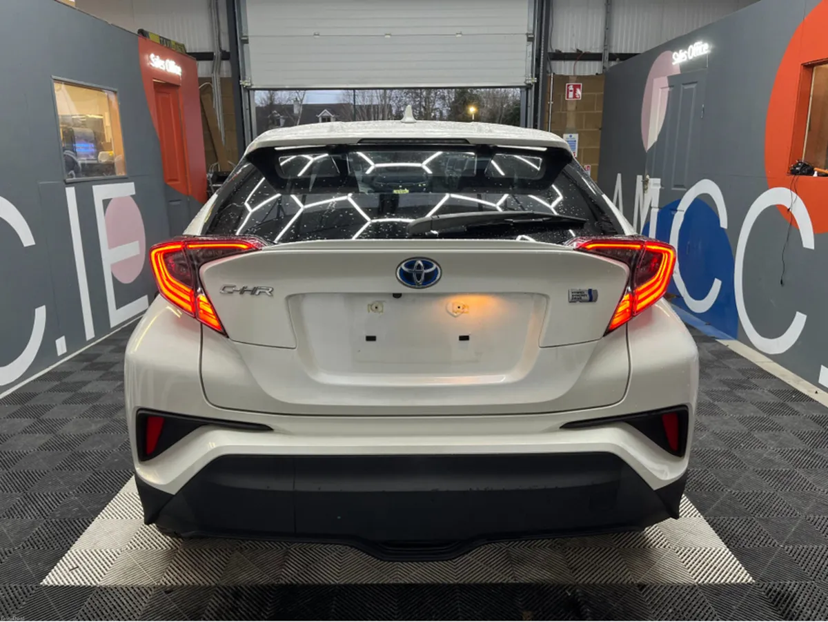 Toyota C-HR 2019 TOYOTA C-HR S LED PACKAGE 1.8 AUT - Image 3