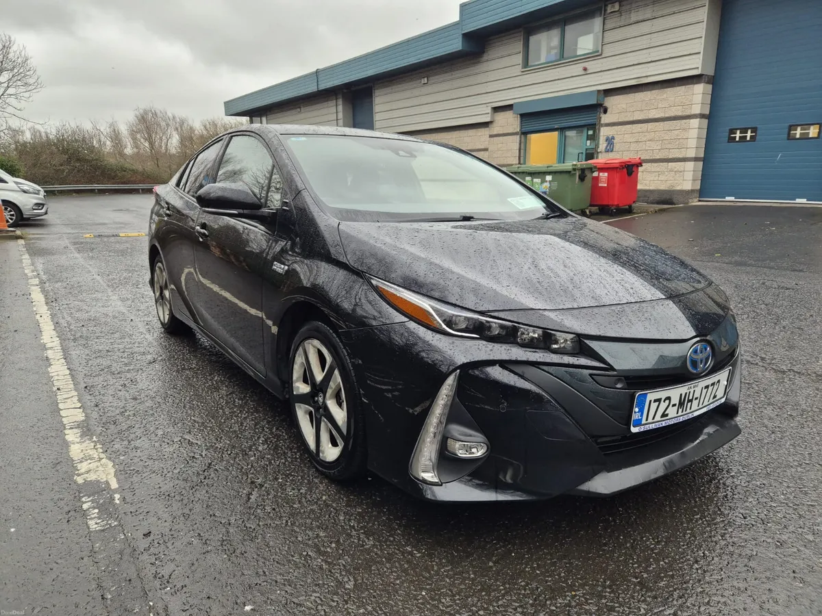 TOYOTA PRIUS/2017/1.8 PETROL PLUG-IN HYBRID / AUTO - Image 4
