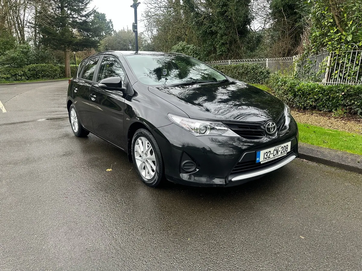 Toyota Auris  ‘ Very Low Miles’ - Image 2
