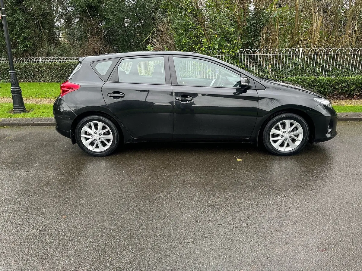 Toyota Auris  ‘ Very Low Miles’ - Image 3