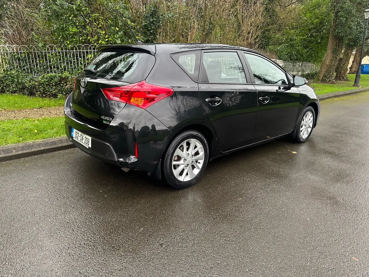 Toyota Auris  ‘ Very Low Miles’ - Image 4