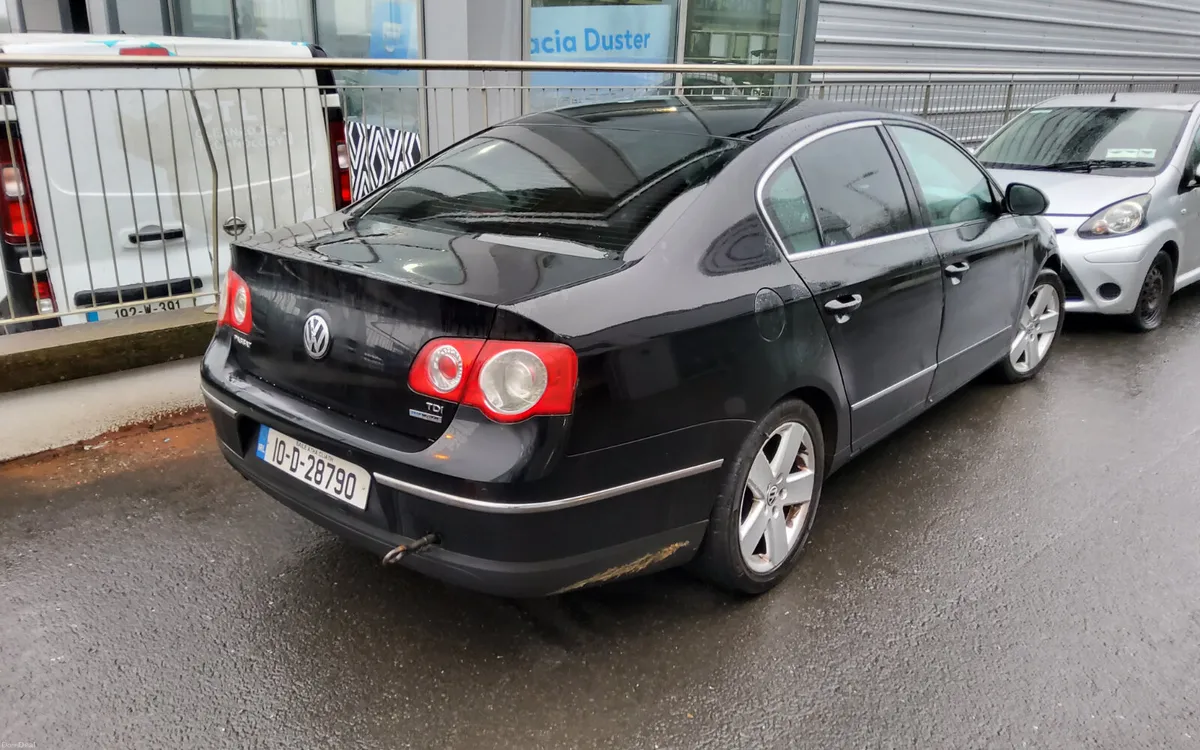 Volkswagen Passat 2010 - Image 3
