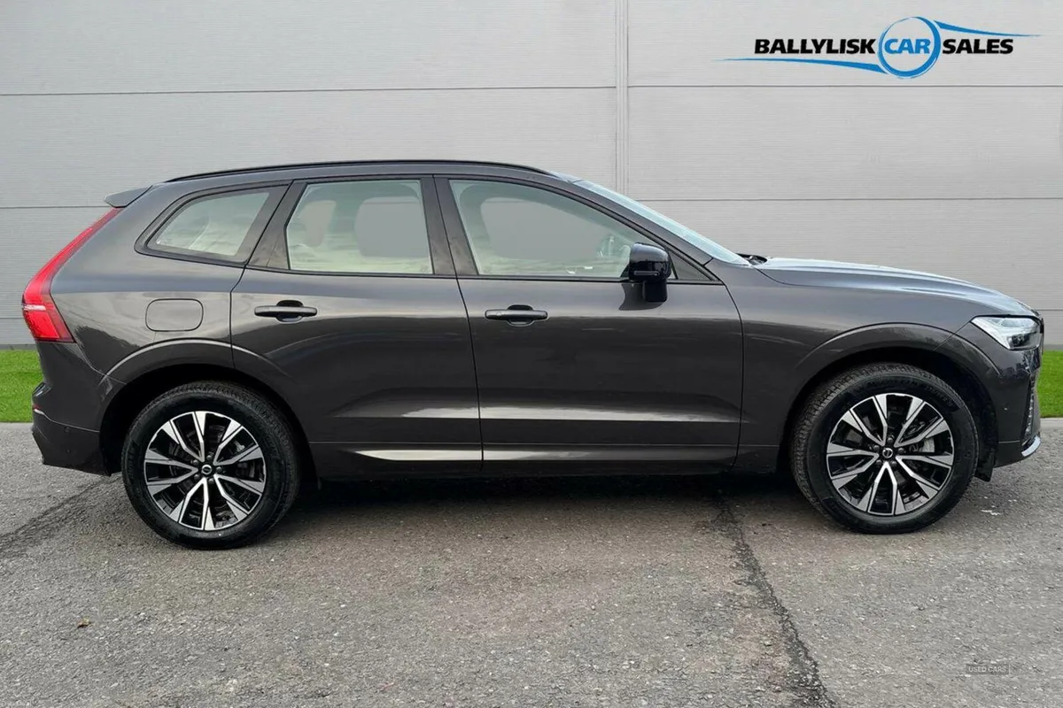 Volvo XC60 2.0 B5 MHEV Plus Petrol Hybrid Auto AWD - Image 3