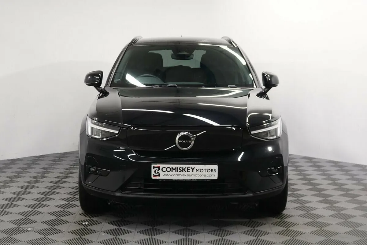 Volvo XC40 Plus - Image 2