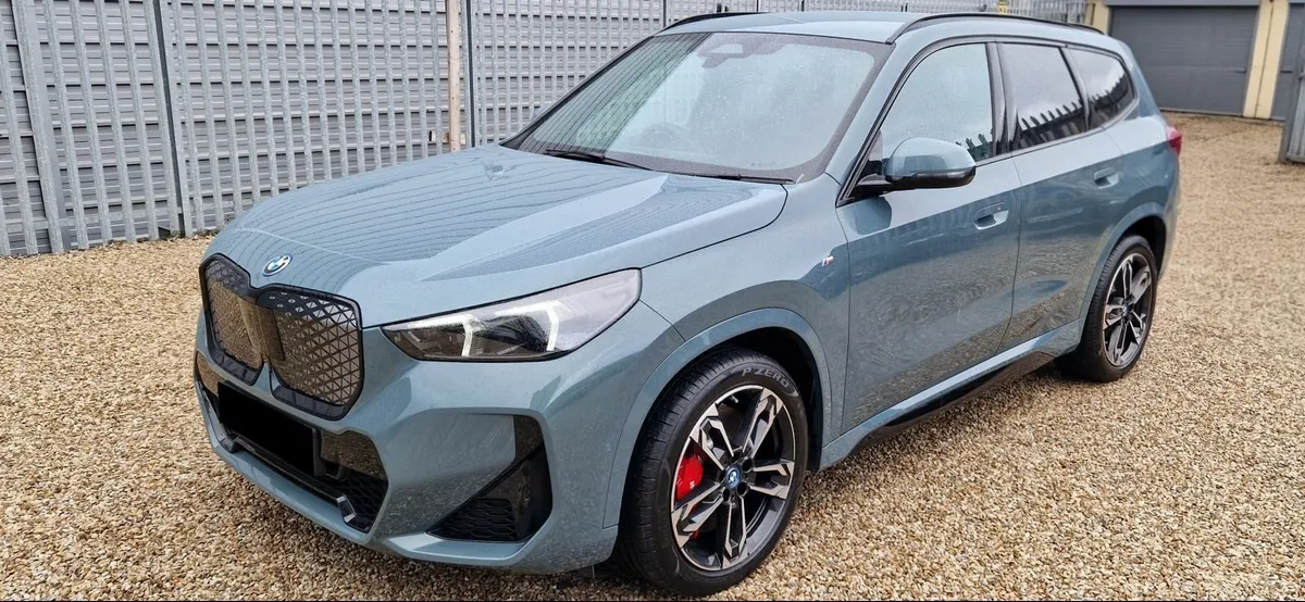 2025 BMW iX1 eDrive20 M Sport - Image 3