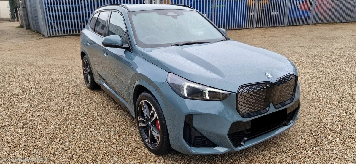 2025 BMW iX1 eDrive20 M Sport - Image 4