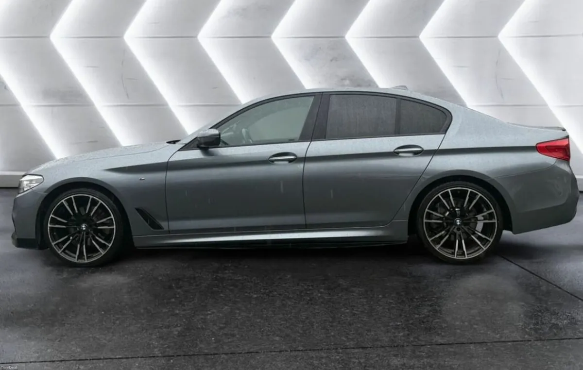 BMW 5-Series 2018 - Image 2