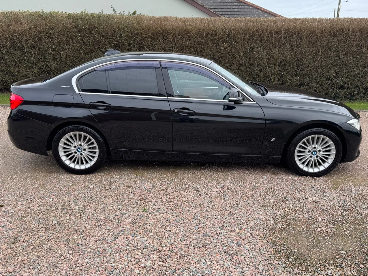 182 BMW 330e Luxery I performance - Image 3