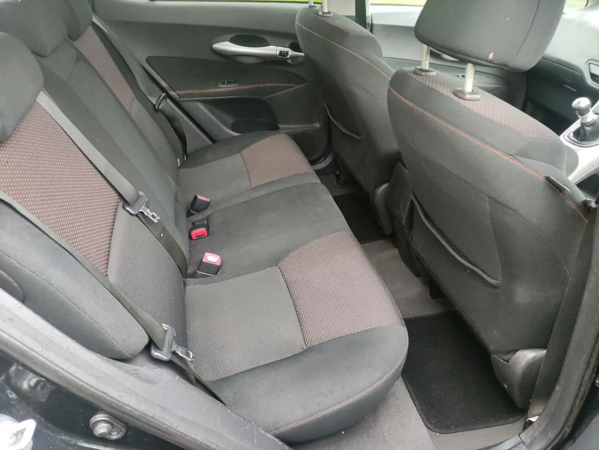 Toyota auris sr sport for sale taxed - Image 4