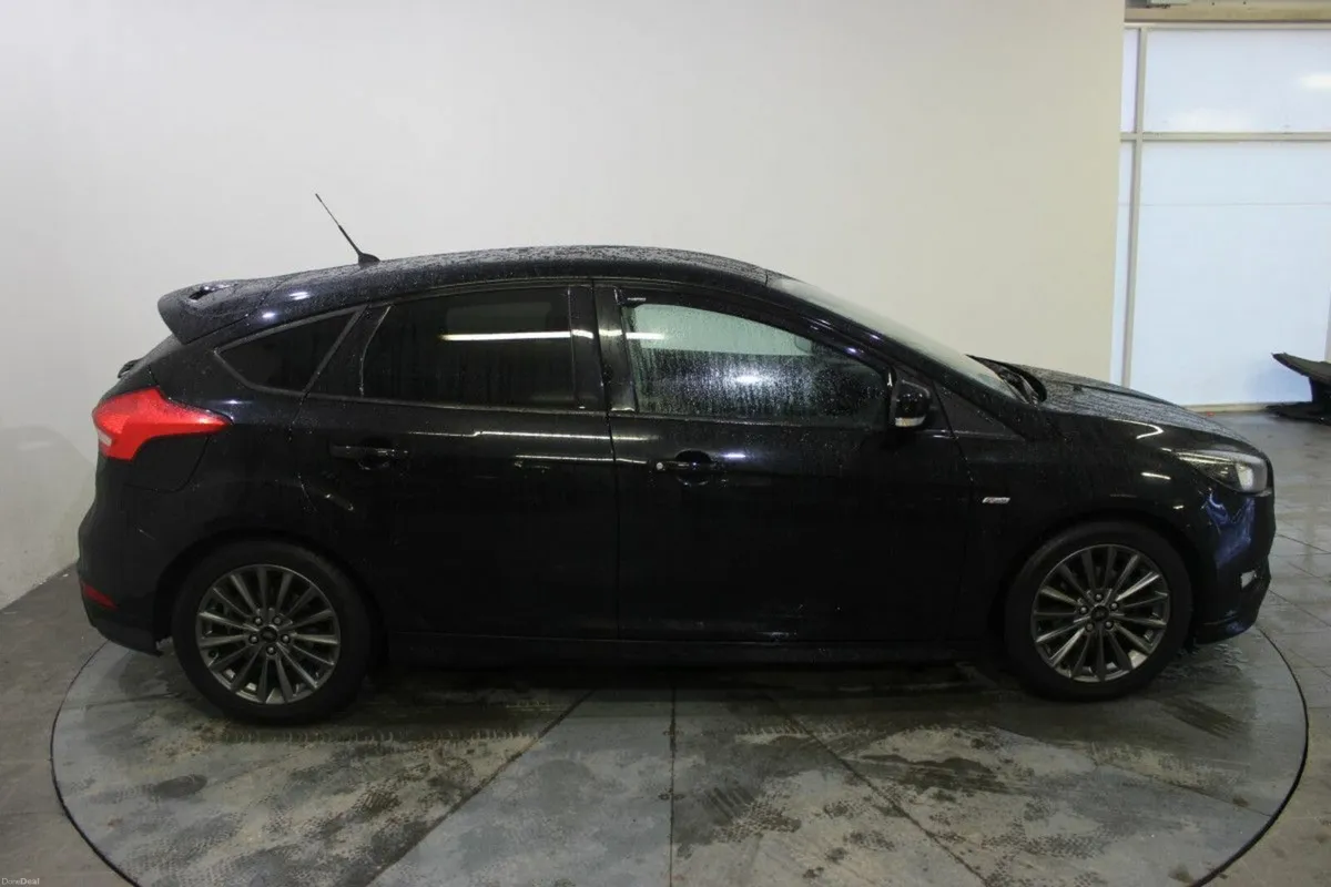 Ford Focus 1.5 TDCi 120PS ST-Line - TENDER 37 - Image 3