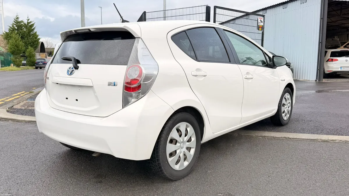 TOYOTA AQUA 2012 WHITE - Image 4