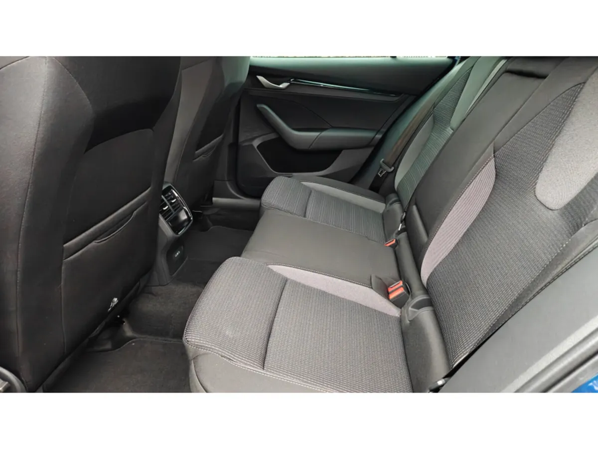 Skoda Octavia COMBI SELECTION 2.0 TDI 115 BHP 5DR- - Image 4