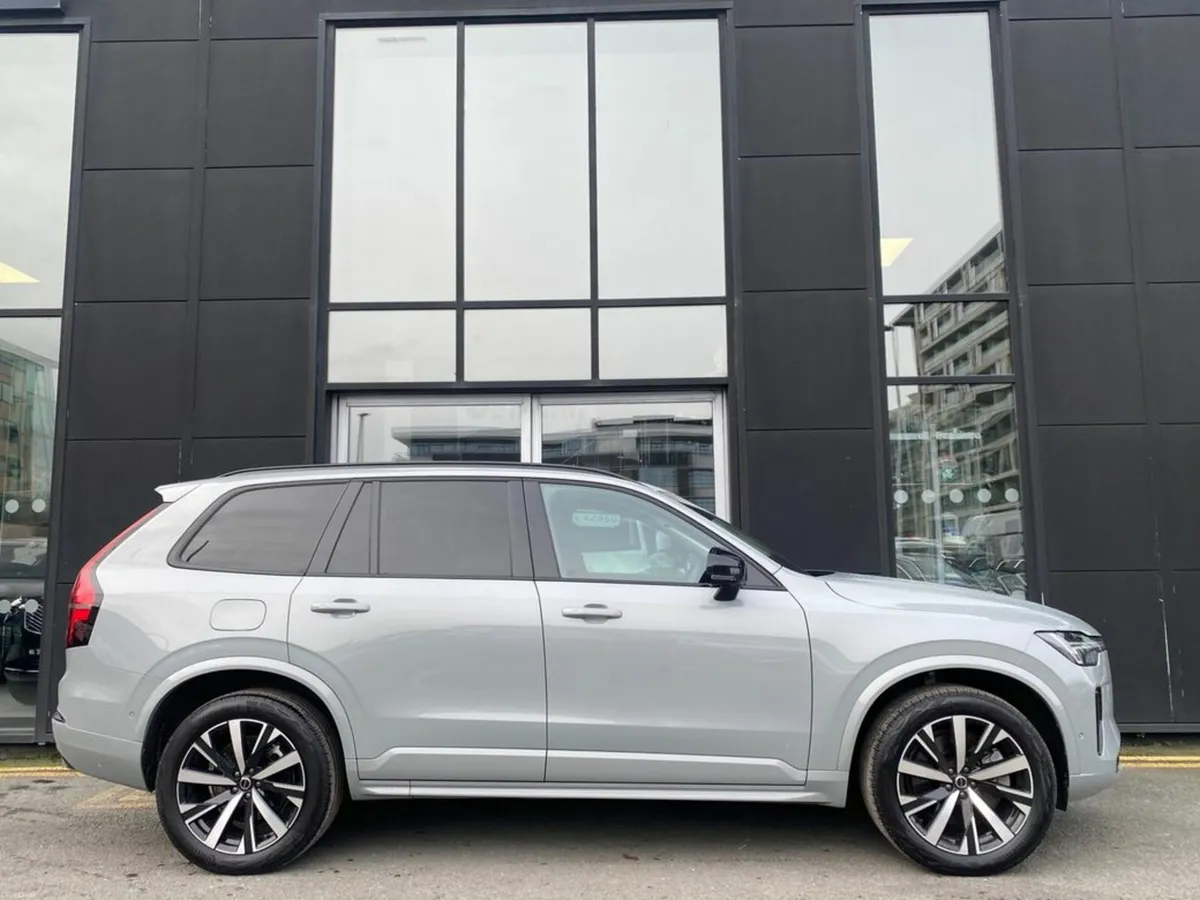 Volvo XC90 T8 Dark Plus AWD Auto (PHEV) - Image 4