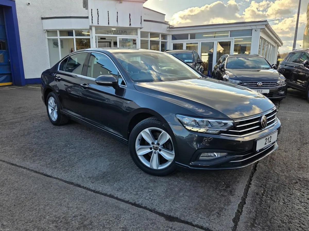 Volkswagen Passat SE NAV TDI - Image 1