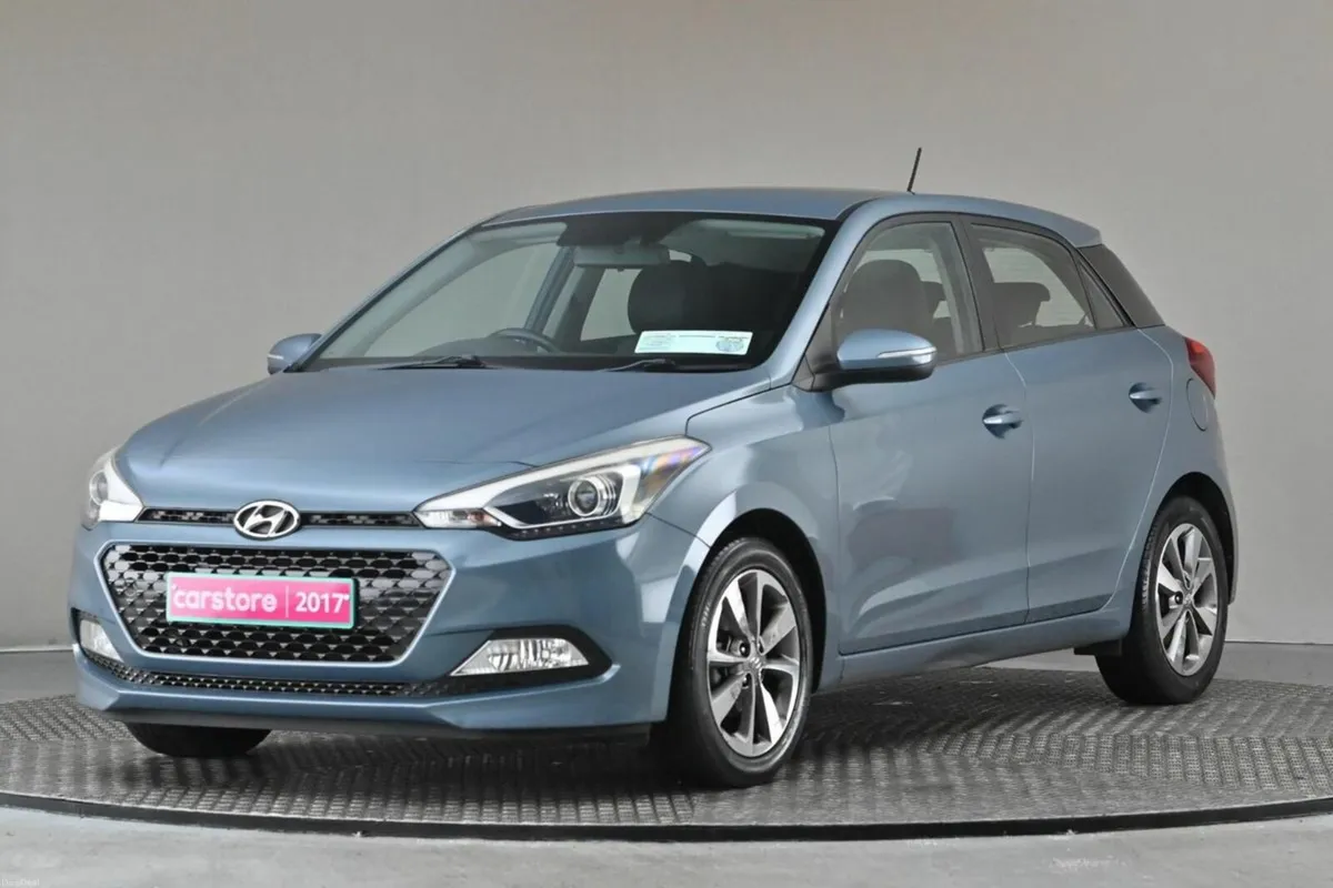 Hyundai i20 1.2 ACTIVE DELUXE 6SPD **BI-TONE INTER - Image 3