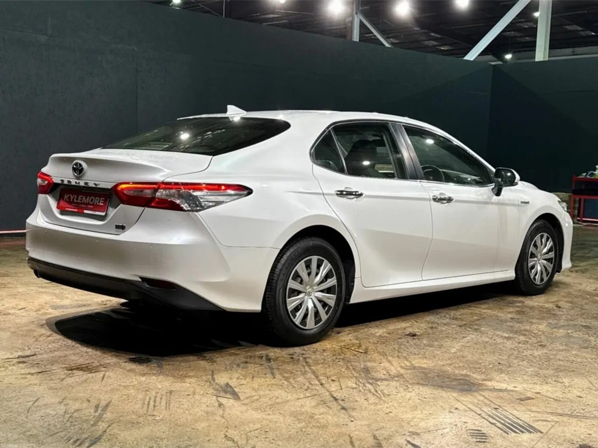 Toyota Camry HYBRID AUTOMATIC 2.5L - REVERSE CAMER - Image 4