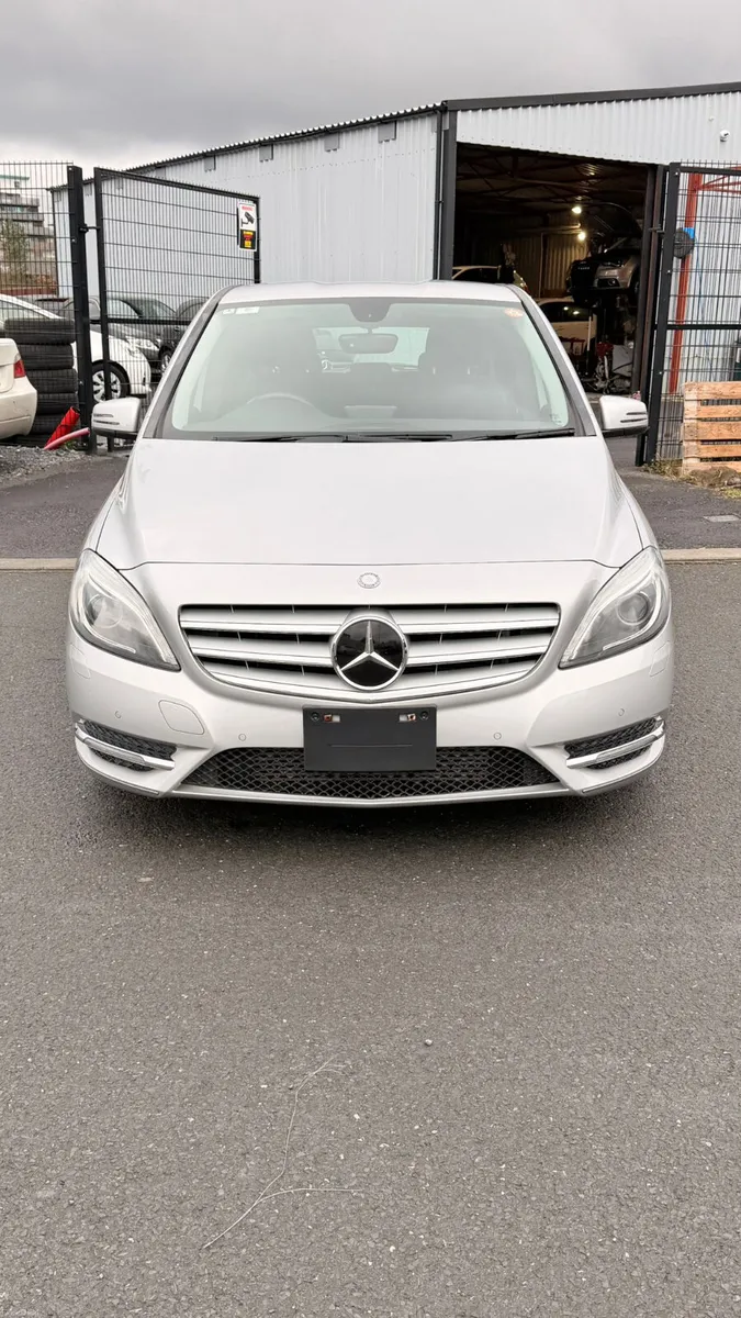 MERCEDES B180 2013 SILVER - Image 1