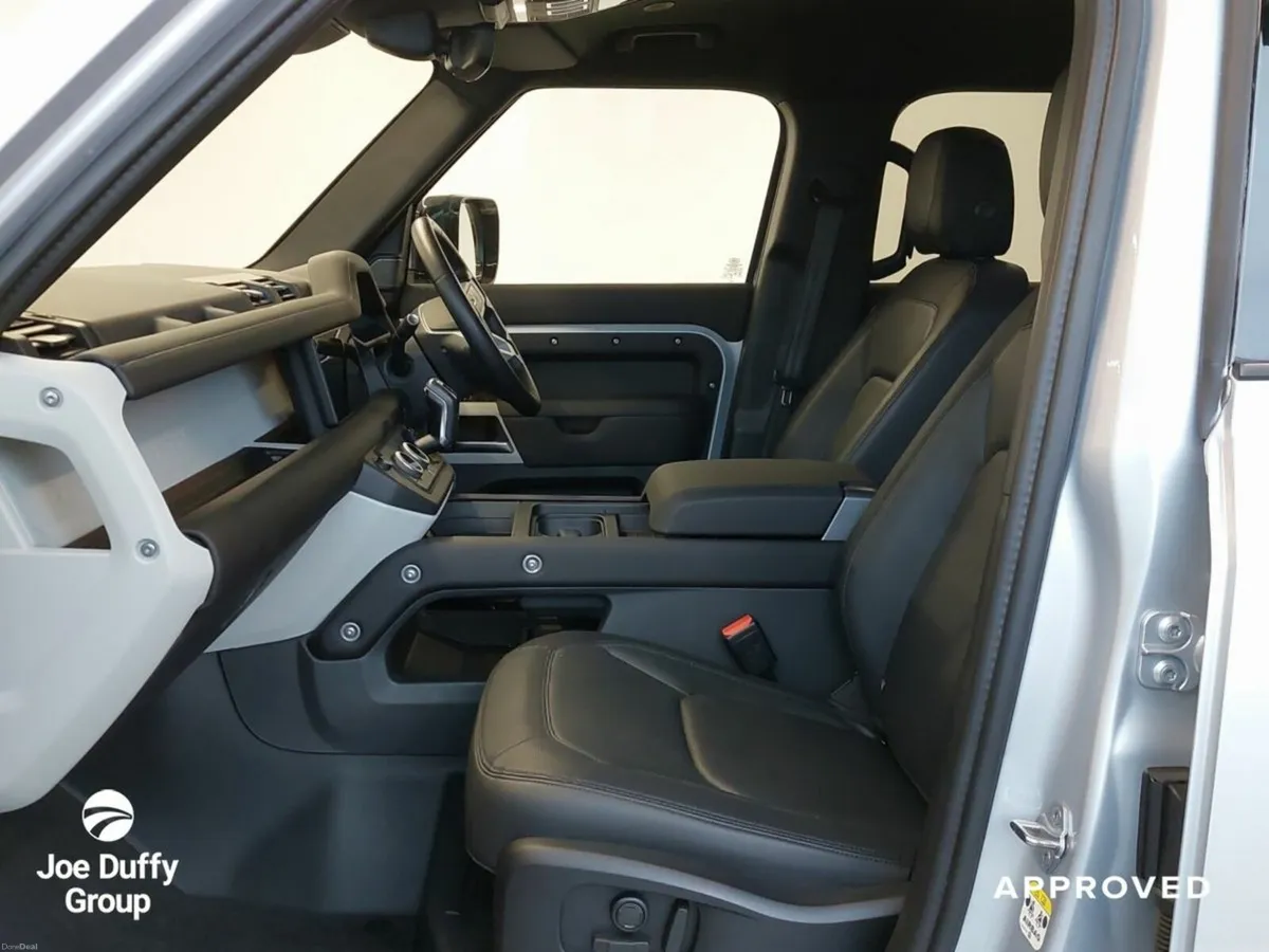 Land Rover Defender X-Dynamic SE Phev A  110 P300 - Image 4