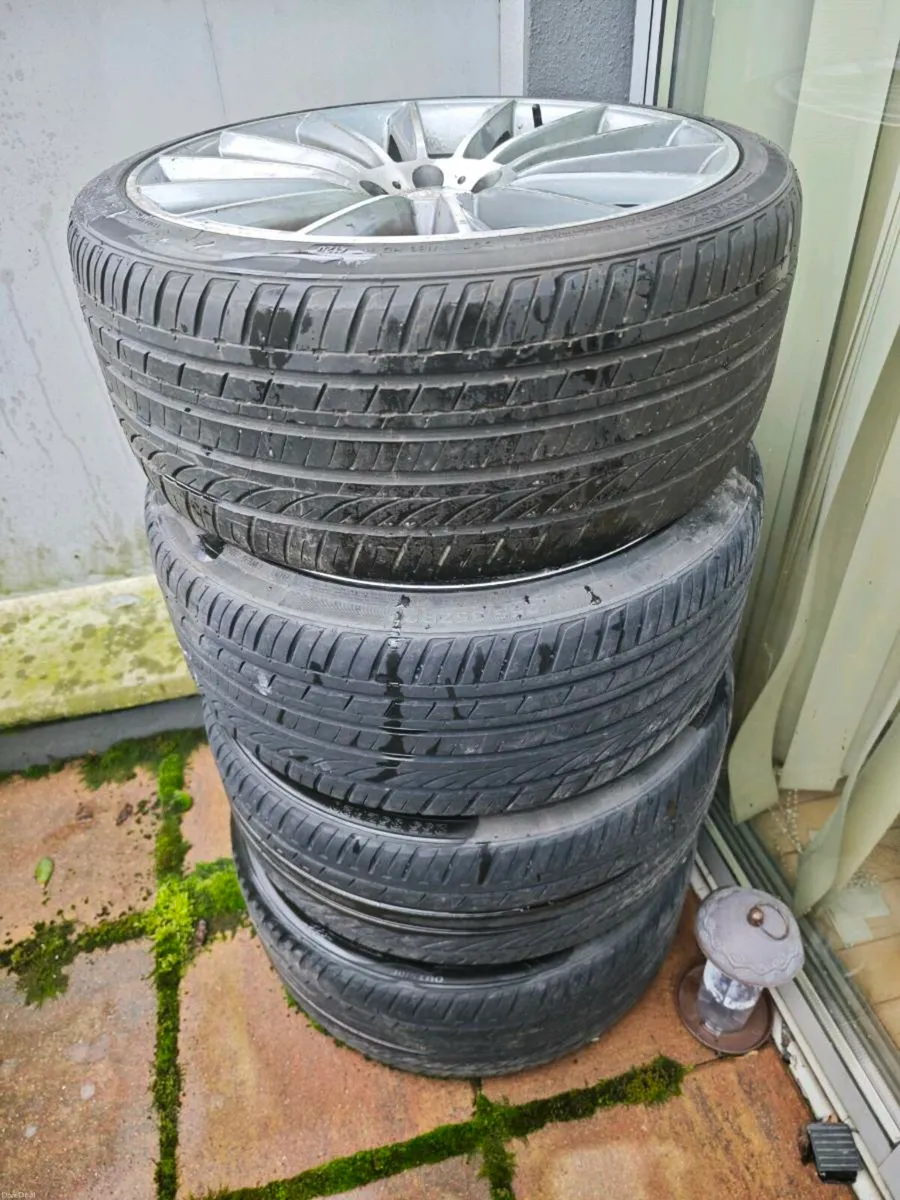 Mercedes-Benz E220 AMG - Image 2