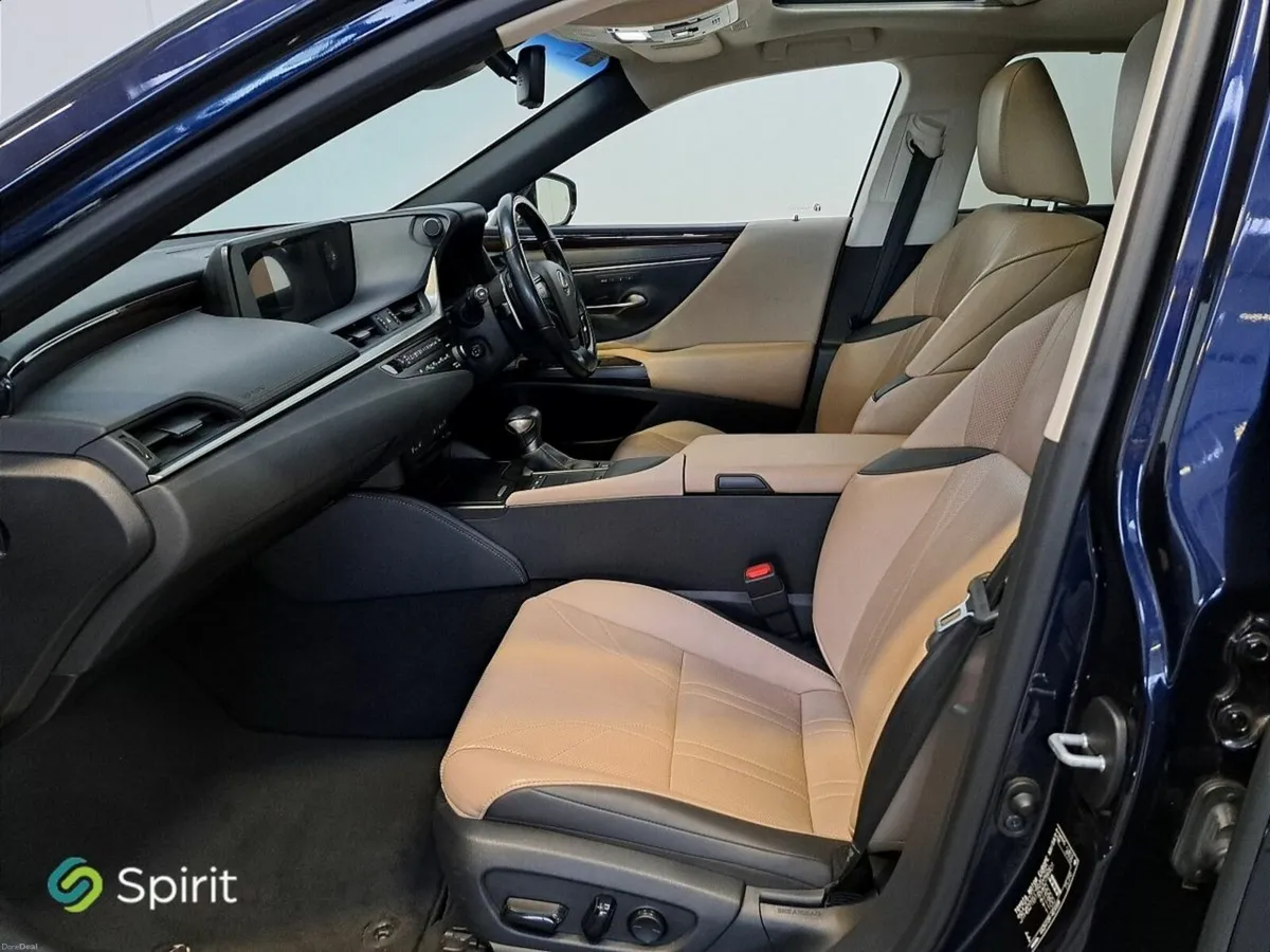 Lexus ES 300h Luxury*Sunroof* - Image 3