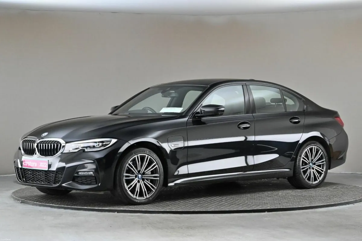 BMW 3-Series 330E M SPORT PHEV **360 PAN CAMERA** - Image 4