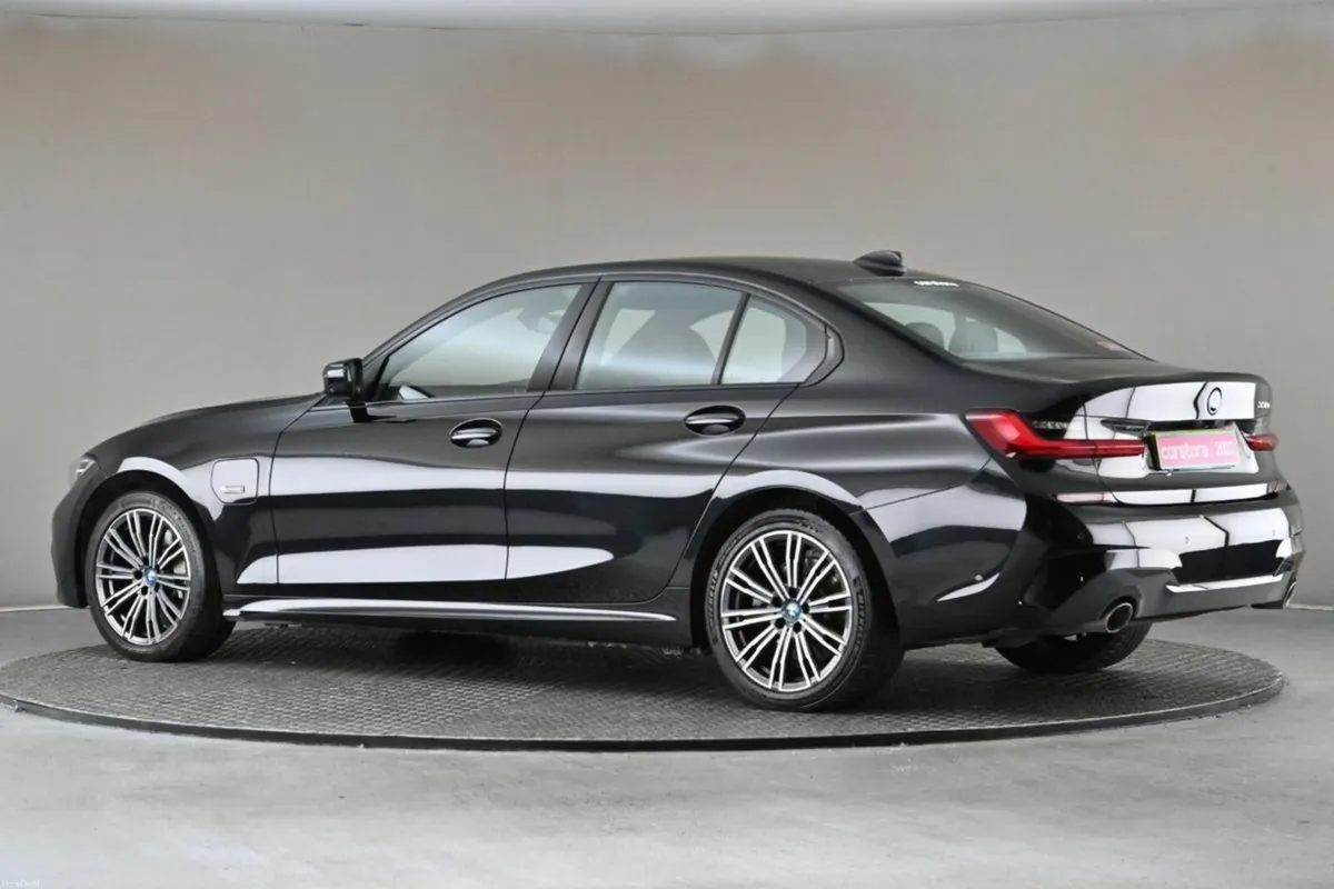 BMW 3-Series 330E M SPORT PHEV **360 PAN CAMERA** - Image 6