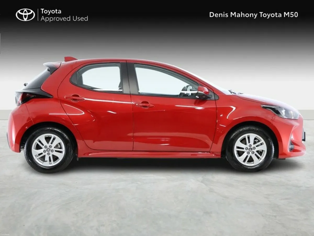 Toyota Yaris Luna Hybrid - Image 3