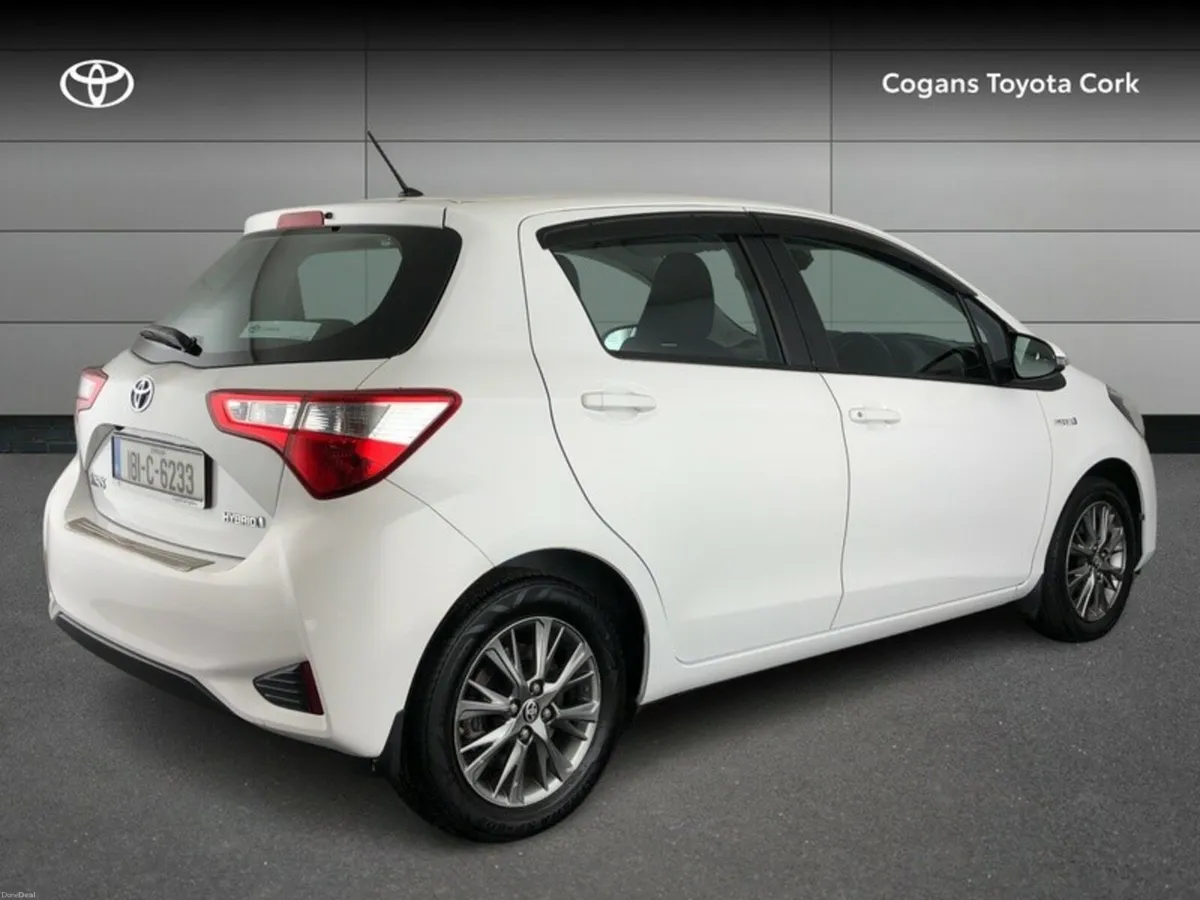 Toyota Yaris YARIS HYBRID 5DR LUNA - Image 2