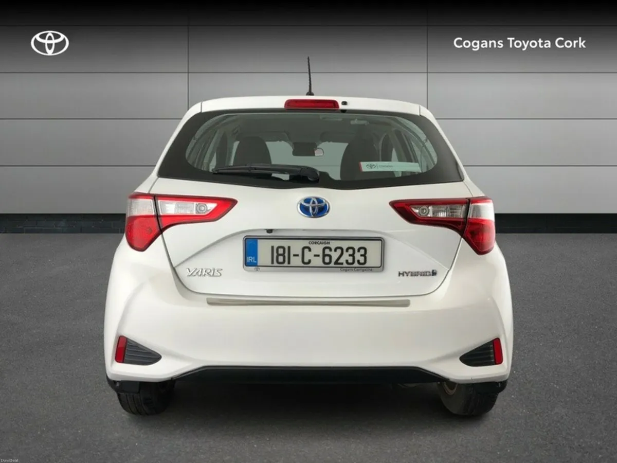 Toyota Yaris YARIS HYBRID 5DR LUNA - Image 4