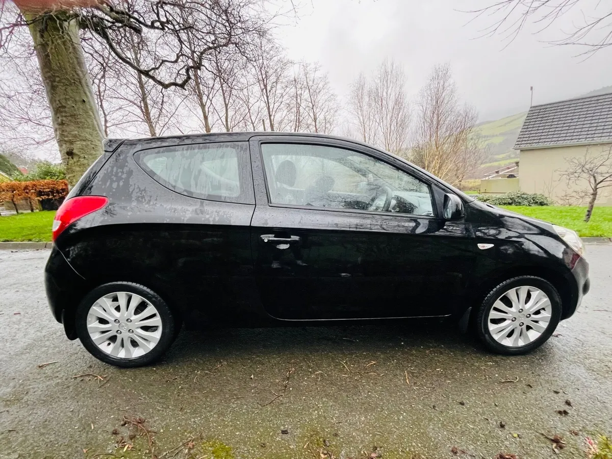 Hyundai i20 2011 - Image 2