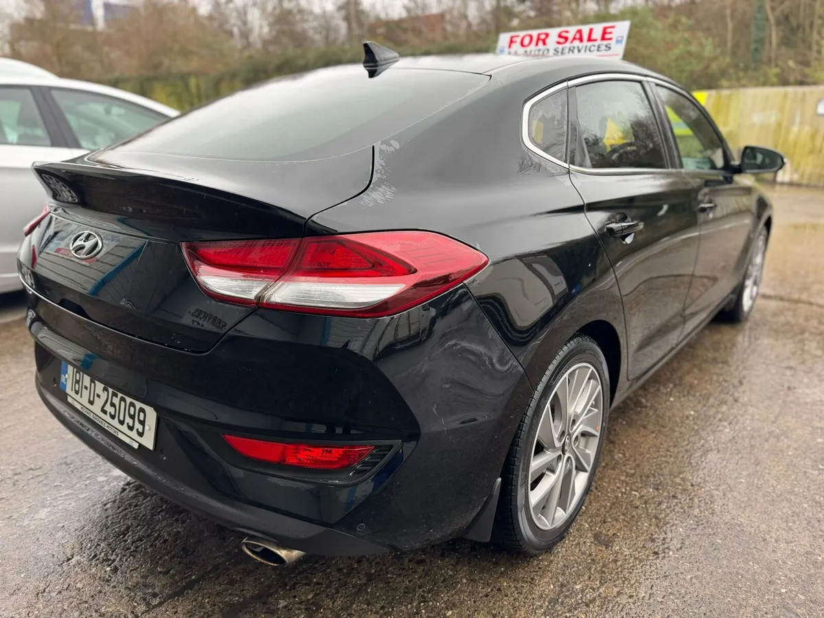 Hyundai i30 Fastback - Image 3